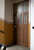 2ndhomes Cozy 2BR Home w Balcony & Sauna