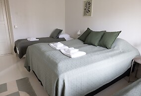 2ndhomes Cozy 2BR Home w Balcony & Sauna