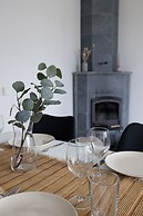 2ndhomes Cozy 2BR Home w Balcony & Sauna