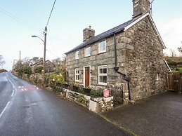Ty'n y Clawdd