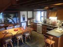 Beautiful 15th Century Watermill - Lovely Location