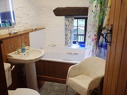 Beautiful 15th Century Watermill - Lovely Location