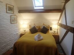 Beautiful 15th Century Watermill - Lovely Location