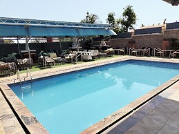 Easton Hill Continental Hotel