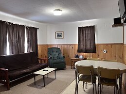 Musky Joes Twin Pines Resort