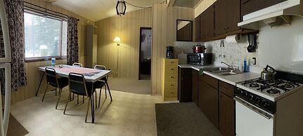 Musky Joes Twin Pines Resort