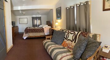 Musky Joes Twin Pines Resort