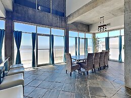 An Oceanfront Experience