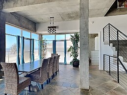 An Oceanfront Experience