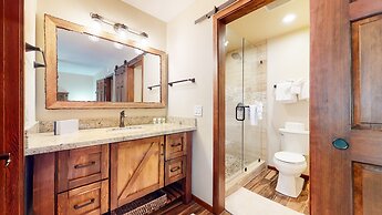 Winterset #3 3 Bedroom Condo by RedAwning