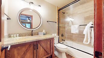 Winterset #3 3 Bedroom Condo by RedAwning