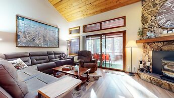 Winterset #3 3 Bedroom Condo by RedAwning