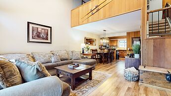 Woodlands #11 3 Bedroom Condo by RedAwning