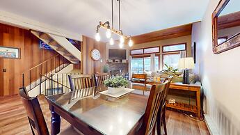 Woodlands #11 3 Bedroom Condo by RedAwning