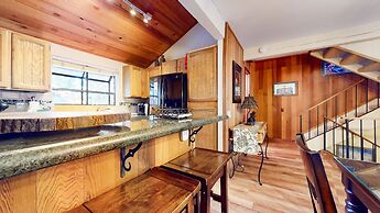 Woodlands #11 3 Bedroom Condo by RedAwning