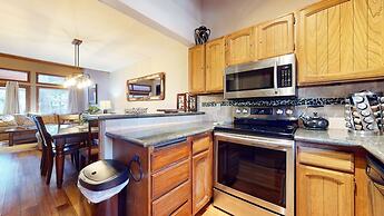 Woodlands #11 3 Bedroom Condo by RedAwning