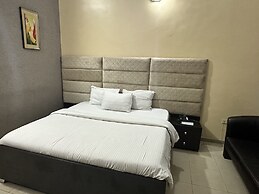 Msquare Whitehouse Hotel