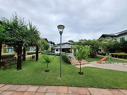 Casa em condomínio com Sauna e Piscina