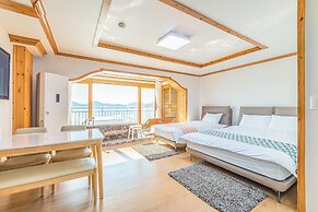 Geoje Daesan Oceanview Spa Pension