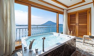 Geoje Daesan Oceanview Spa Pension