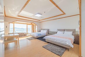Geoje Daesan Oceanview Spa Pension