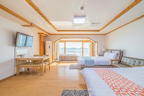Geoje Daesan Oceanview Spa Pension