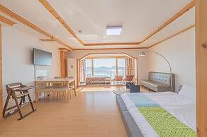 Geoje Daesan Oceanview Spa Pension