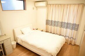 Higashi Shinjuku Modern house