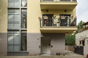 1BR duplex Apt with private Balcony