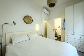 1BR duplex Apt with private Balcony