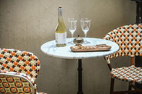 1BR duplex Apt with private Balcony