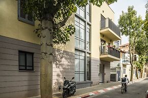 1BR duplex Apt with private Balcony