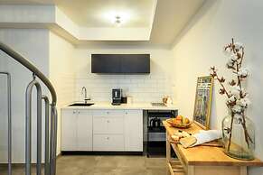 1BR duplex Apt with private Balcony