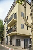 1BR duplex Apt with private Balcony