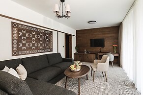 ARIETES MARMONT RESORT