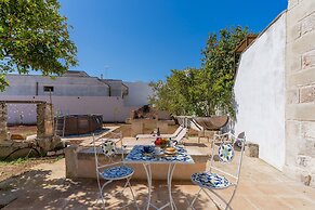 2873 Villa Pussacra by Barbarhouse