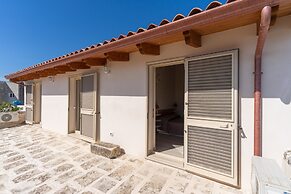 2873 Villa Pussacra by Barbarhouse