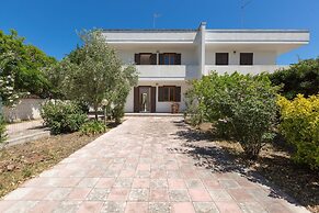 1951 Villetta Milos - Piano Terra by Barbarhouse