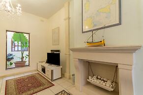 Well Located Townhouse & Courtyard Kalka
