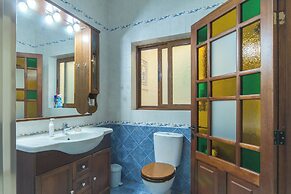 Well Located Townhouse & Courtyard Kalka