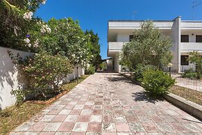 1952 Villetta Milos - Primo Piano by Barbarhouse