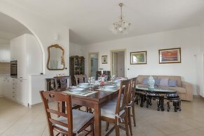 2758 Villa Ester by Barbarhouse