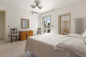 2758 Villa Ester by Barbarhouse