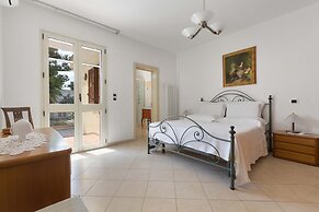 2758 Villa Ester by Barbarhouse