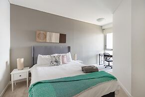 Premium 2BR CBD Apartment With River View Balcony