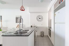 Premium 2BR CBD Apartment With River View Balcony