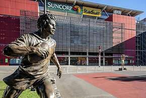 Premium 2BR CBD Apartment With River View Balcony