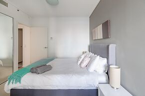 Premium 2BR CBD Apartment With River View Balcony