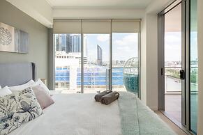 Premium 2BR CBD Apartment With River View Balcony
