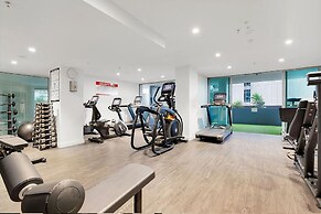 Premium 2BR CBD Apartment With River View Balcony